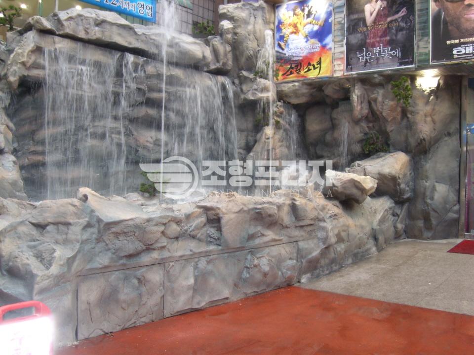 2000769928_VmyGduse_5c12e4029f251269f3dce20801b0b680a2bf514a.JPG 이미지크게보기