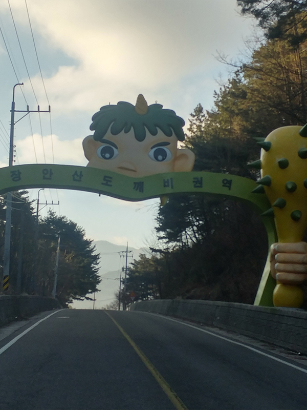 20260306164355_RxY0tMJP.jpg_carousel_인공폭포제작 조형물제작업체_조형프라자,조형물제작,공간조형물,인공폭포,벽천폭포,분수폭포,기둥,조경,분수,금속조형물,각종시설물 제작,설치