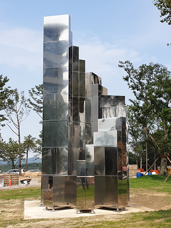 20260306164355_Uy7MTo4t.jpg_carousel_인공폭포제작 조형물제작업체_조형프라자,조형물제작,공간조형물,인공폭포,벽천폭포,분수폭포,기둥,조경,분수,금속조형물,각종시설물 제작,설치